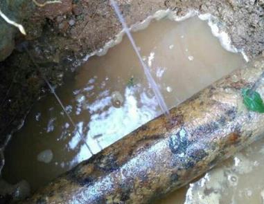 安州楼顶渗水维修公司分享下地暖漏水的原因及检测方法。